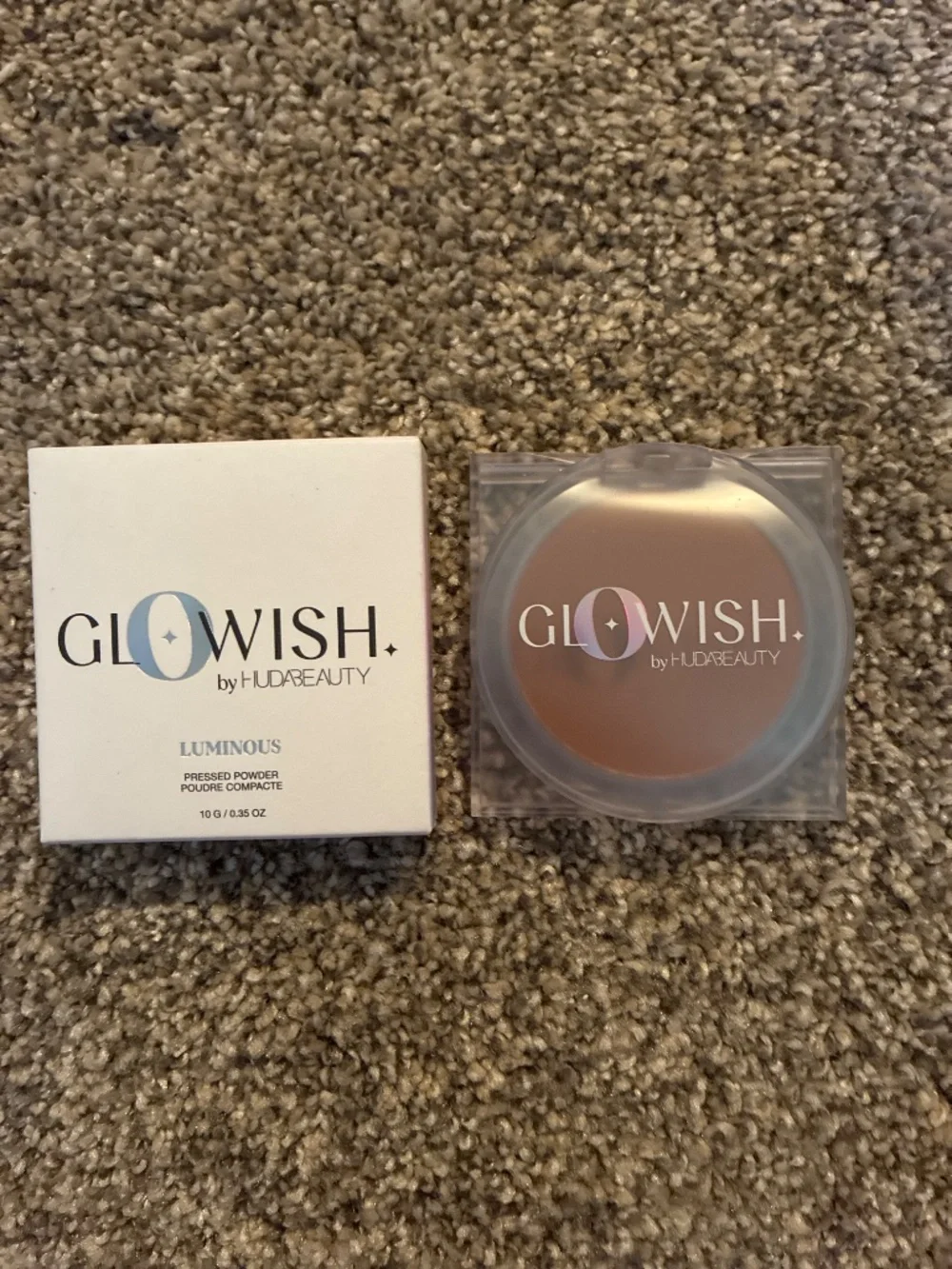 Huda Beauty Glowish Luminous Pressed Powder Extra Tan 09